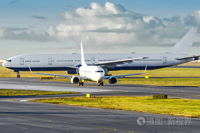 飛機降落-飛機降落時耳朵疼怎么回事